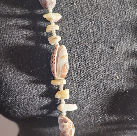Olive Shell Necklace Natural Hand Made Beach Surf 32 inch ReRetro Vintage Estate - Picture 3 of 8